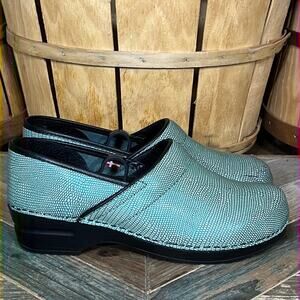 Sanita Avon Snakeskin Green Iridescent Leather Professional Clogs Womens EU 41
